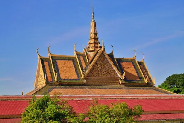 Must-Visit Temples in Phnom Penh: Unveiling the Spiritual Side